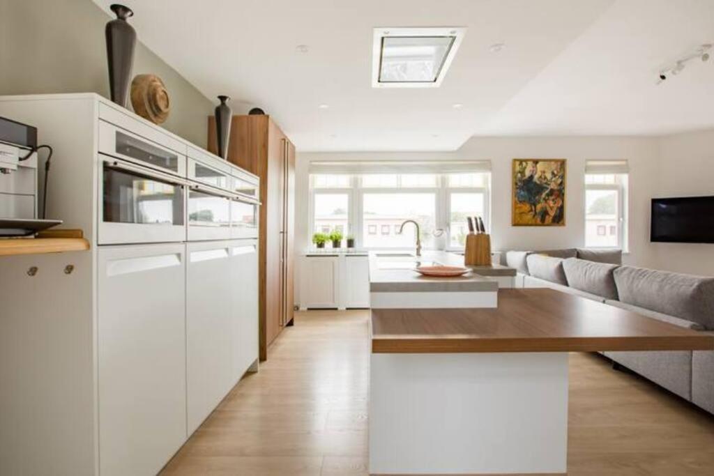 Apartment Luxury Within 30 Meters Of The Harbour Scheveningen